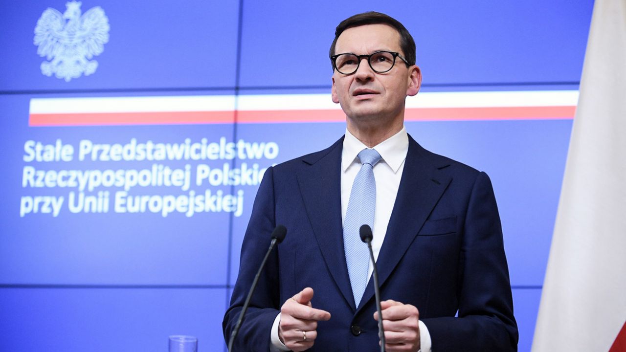 Premier Mateusz Morawiecki o dyktacie Komisji Europejskiej (fot. PAP/Marcin Obara) Premier Mateusz Morawiecki o dyktacie Komisji Europejskiej (fot. PAP/Marcin Obara)