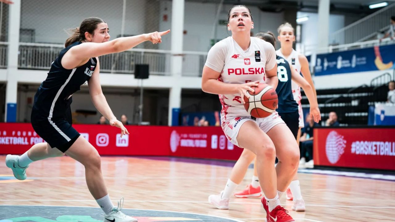 Reprezentantki Polski U18 dzielnie walczyły ze Słowenkami (fot. FIBA Europe)