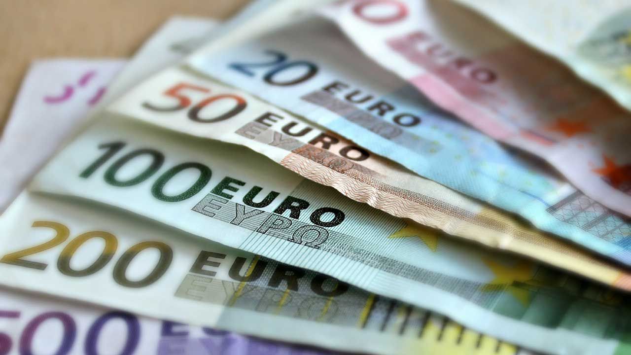 Grzegorz Schetyna podkreślił, że dla PO dołączenie Polski do strefy euro jest ważnym celem (fot. Pixabay/martaposemuckel) Grzegorz Schetyna podkreślił, że dla PO dołączenie Polski do strefy euro jest ważnym celem (fot. Pixabay/martaposemuckel)