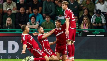 Skład Legii Warszawa na mecz z Hibernian FC będzie zaskoczeni? Edward Iordanescu ma przed sobą kluczowy mecz (fot: Getty)