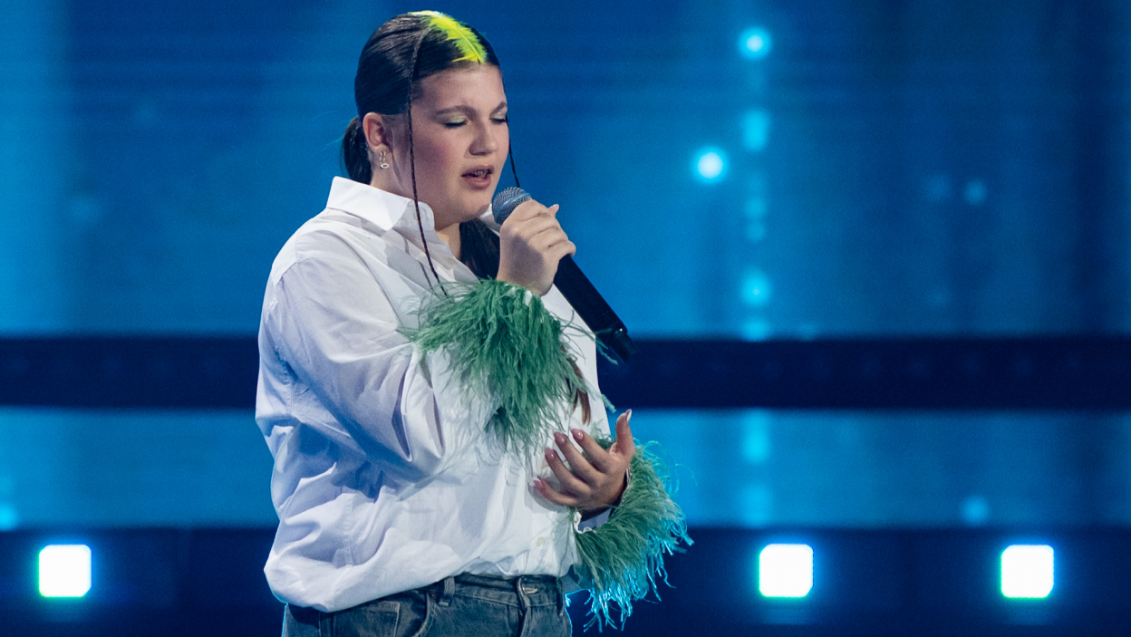 Martyna Gąsak zwyciężyła szóstą edycję „The Voice Kids”. W „Gwiazdy The Voice” zaśpiewała utwór „Never enough”. Fot. TVP / Natasza Młudzik