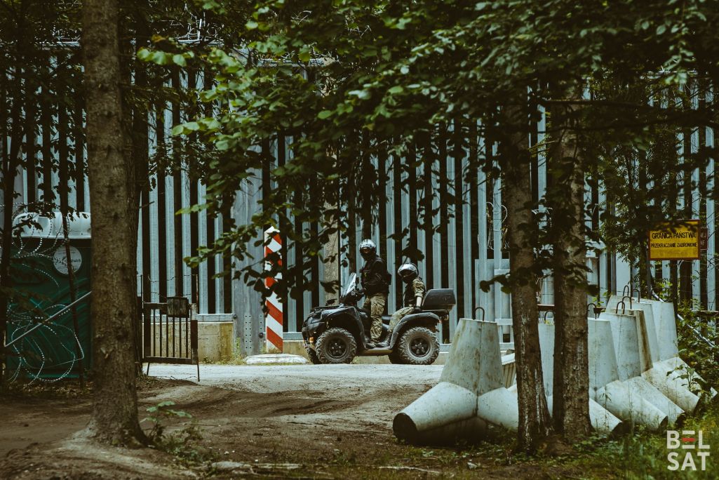 Вайсковыя польскай памежнай служыбы каля мяжы Польшчы і Беларусі. Вёска Белавежа, Польшча. 18 чэрвеня 2024 года. (Фота: Белсат)