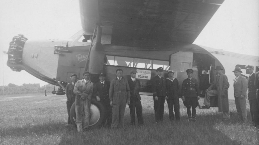 Holenderski Fokker wykorzystywany w polskich liniach. Na początku LOT dysponował 6 maszynami tego typu. Kursowały one m.in. z Gdyni przez Gdańsk do Warszawy. Fot. NAC
