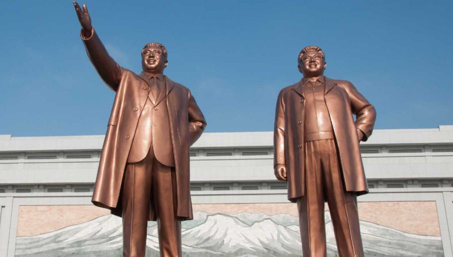 Kim Ir Sen i Kim Dzong il ustanowili jeden z najbardziej represyjnych reżimów (fot. Wiki 3.0/Romain75020)
