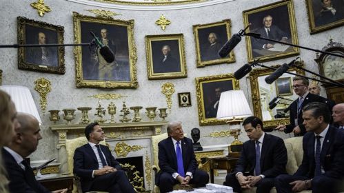 Генеральны сакратар NATO Марк Рутэ і прэзідэнт ЗША Доналд Трамп выступаюць перад журналістамі падчас сустрэчы ў Авальным кабінеце Белага дому. Вашынгтон, акруга Калумбія, ЗША. 22 кастрычніка 2025 года. Фота: Alex Wong / Getty Images