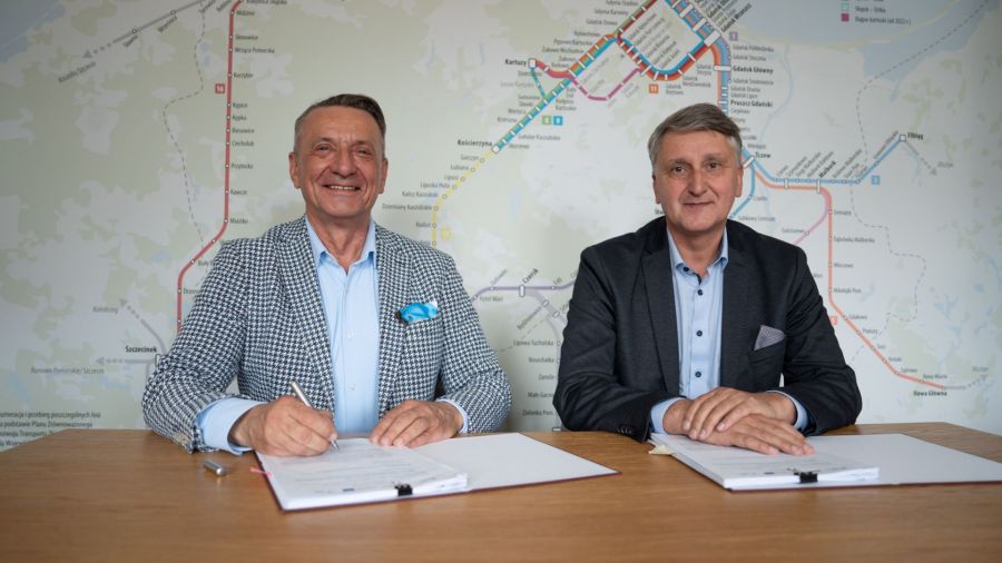Podpisanie umowy na 15 autobusów elektrycznych na regionalne trasy w województwie pomorskim fot. Jacek Sowa/ UMWP