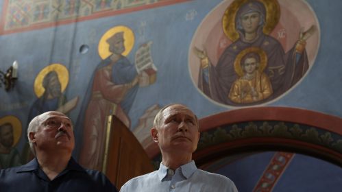 Уладзімір Пуцін і Аляксандр Лукашэнка падчас наведвання Спаса-Праабражэнскага Валаамскага стаўрапігіяльнага мужчынскага манастыра. Валаам, Расея. 1 ліпеня 2025 года. Фота: kremlin.ru