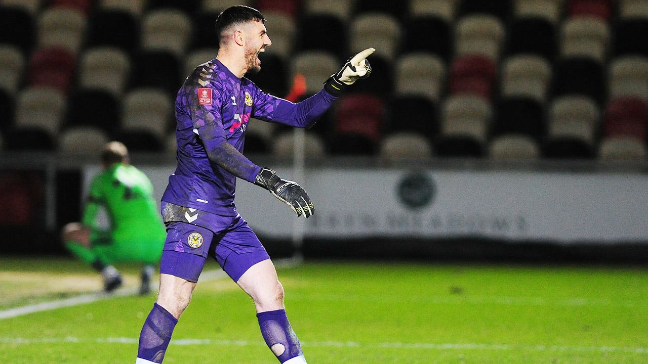 Tom King jest bramkarzem Newport City (fot. Athena Pictures/Getty Images) Tom King jest bramkarzem Newport City (fot. Athena Pictures/Getty Images)