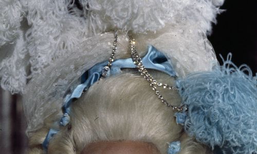 Rok 1975. Serialowa Maria Antonina z Geneviève Casile w roli głównej. Fot.  Claude James / INA via Getty Images