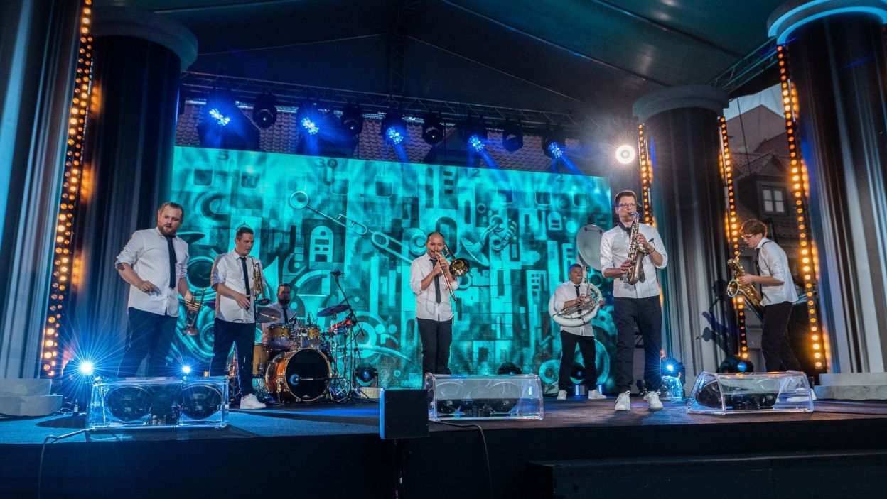 Festiwalowej publiczności zaprezentował się także zespół Dizzy Boyz Brass Band (fot. Natasza Młudzik/TVP)