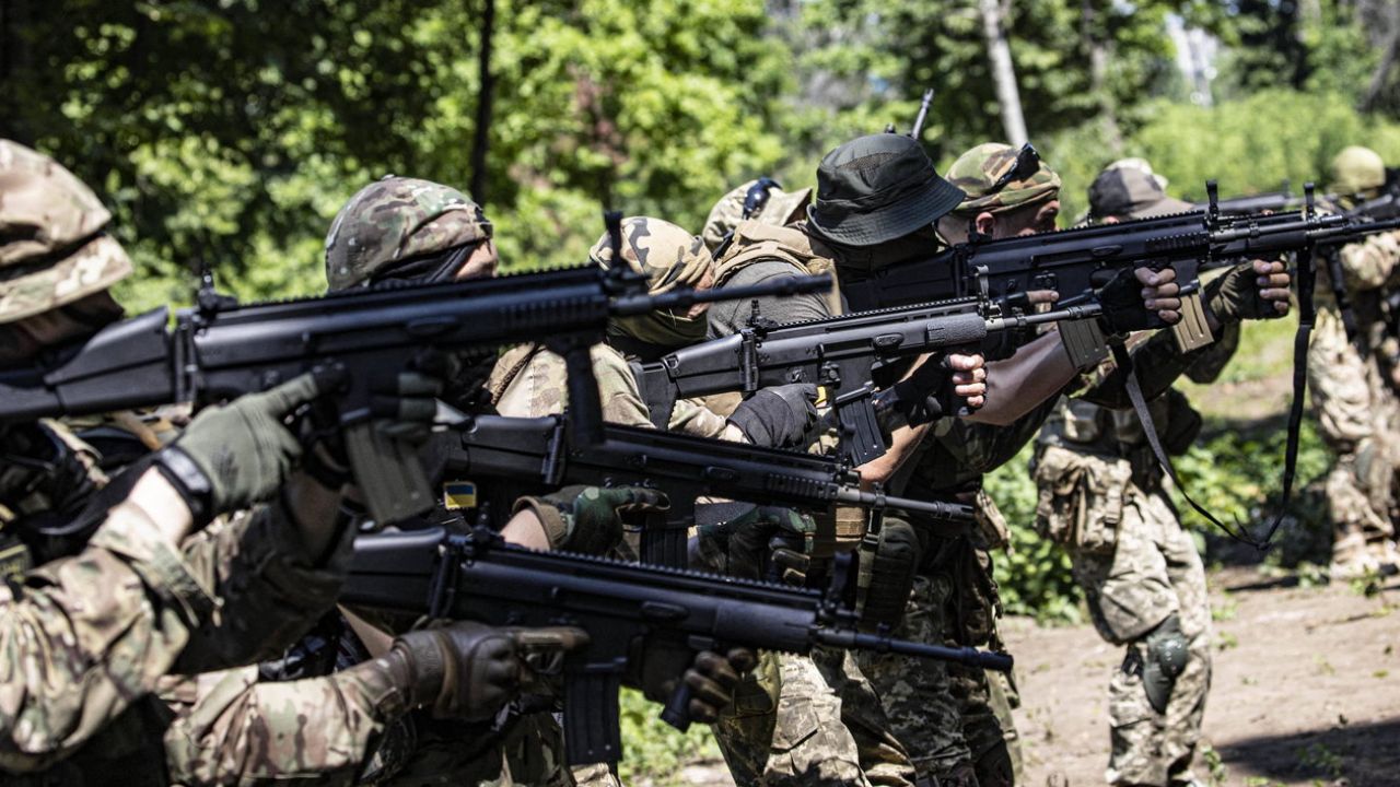 Trwa rosyjska inwazja przeciwko Ukrainie (fot. Metin Aktas / Anadolu Agency/ABACA, PAP)
