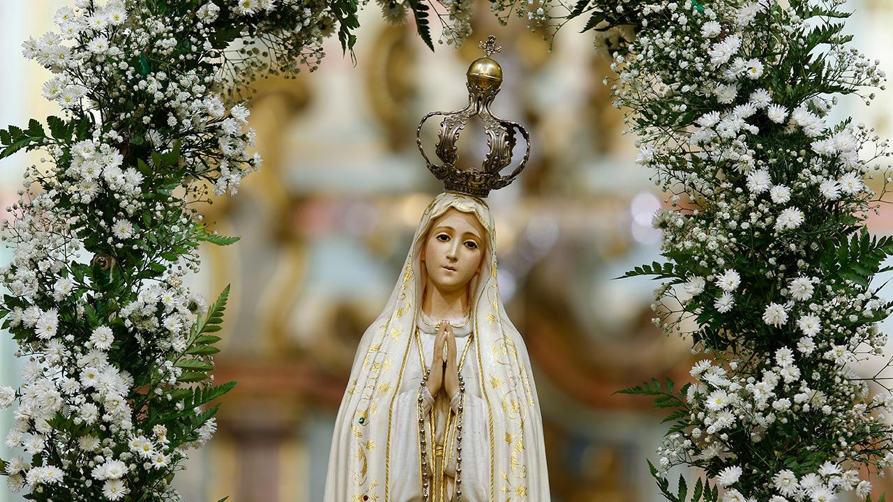 Figura Matki Bożej Fatimskiej (fot. Shutterstock/Sidney de Almeida)