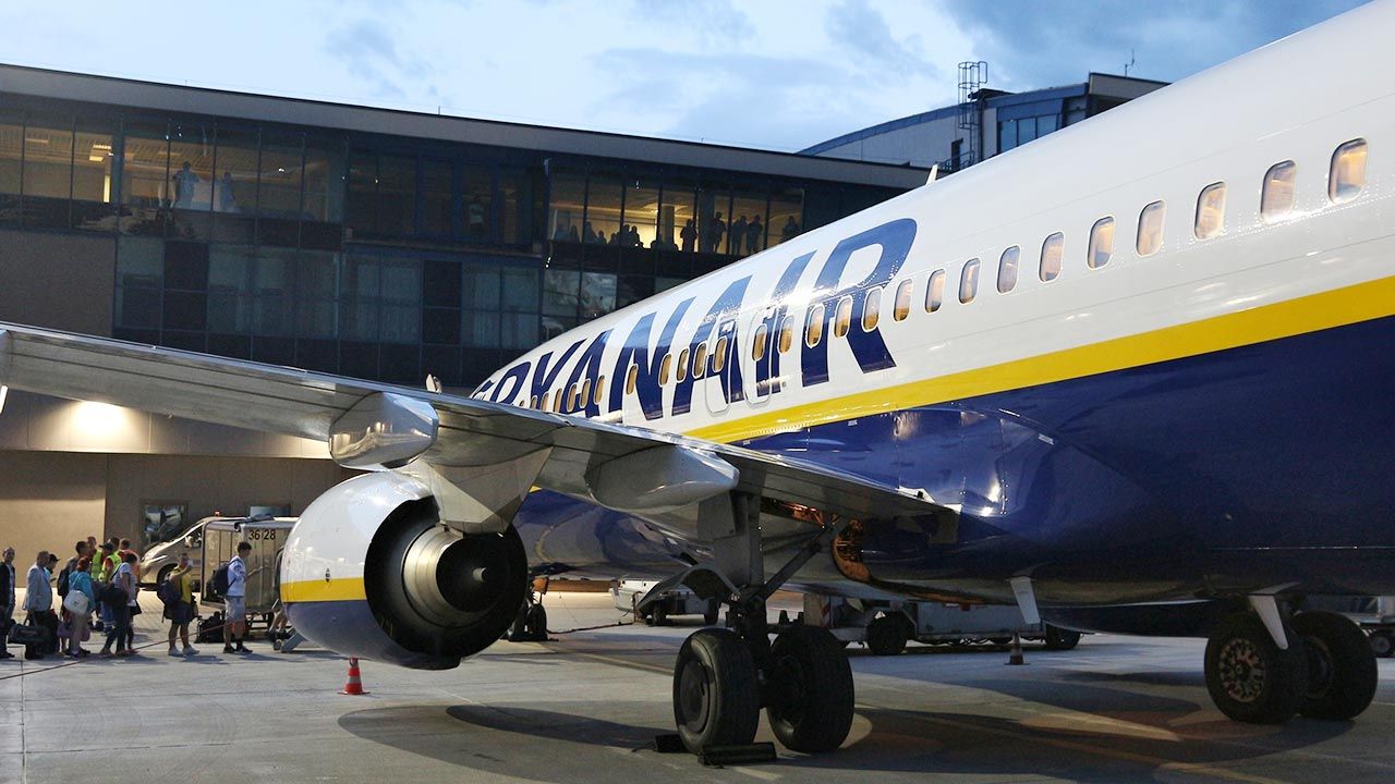 Na pokładzie samolotu linii Ryanair podróżowało ponad 190 osób (fot. Shutterstock)