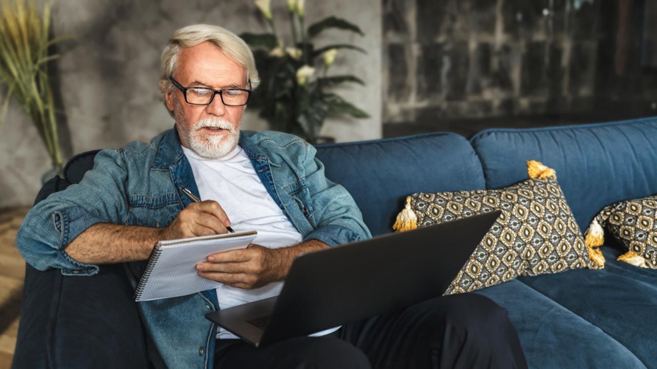 W przypadku czternastej emerytury obowiązuje kryterium dochodowe (fot. Shutterstock/KucherAV) W przypadku czternastej emerytury obowiązuje kryterium dochodowe (fot. Shutterstock/KucherAV)