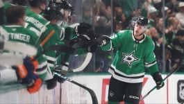 Mikko Rantanen przekroczył granicę 300 zdobytych bramek w meczach NHL. Jego Dallas Stars po rzutach karnych pokonali Edmonton Oilers 4:3 (fot. Getty Images)