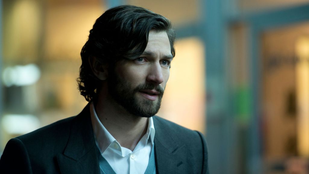 Czy miłość zdoła odczarować tajemnicę młodości Adaline? W rolę Ellisa Jonesa, jej partnera, wcielił się Michiel Huisman. Fot. materiały prasowe/TVP