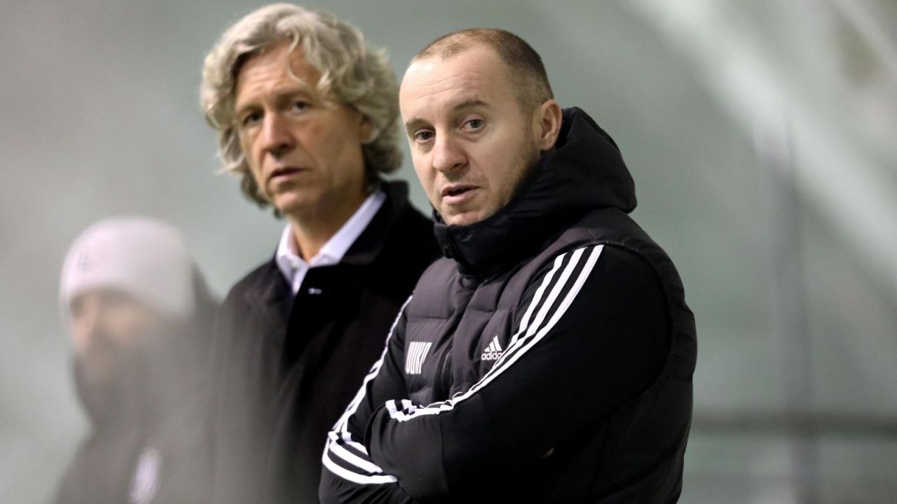 Aleksandar Vuković i Dariusz Mioduski (fot. PAP)