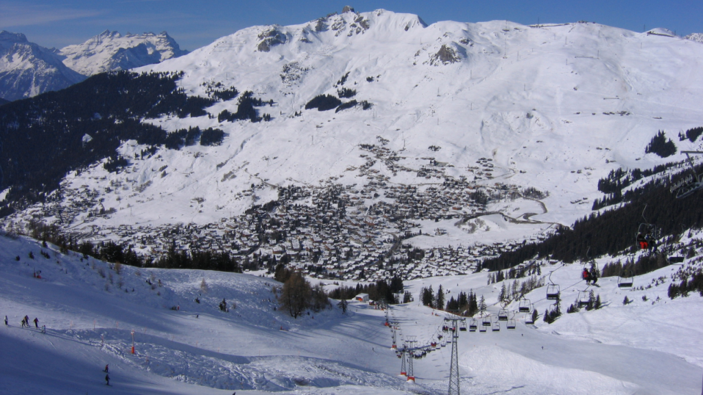 Tak prezentuje się miasteczko Verbier w Szwajcarii (fot. (wikimedia/ Norbert Aepli, Switzerland)