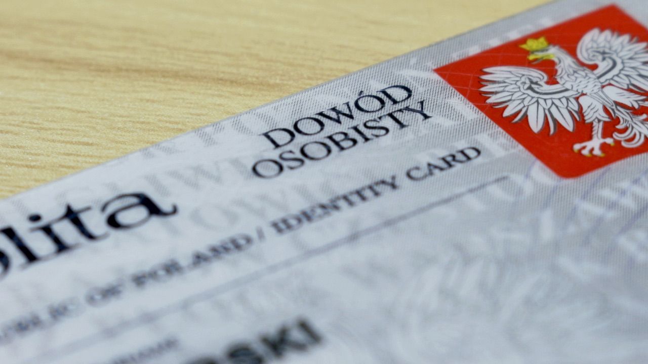 Wdrożenie dowodu z odciskami palców jest podyktowane przepisami rozporządzenia PE i Rady (fot. Shutterstock/siekierski.photo) Wdrożenie dowodu z odciskami palców jest podyktowane przepisami rozporządzenia PE i Rady (fot. Shutterstock/siekierski.photo)