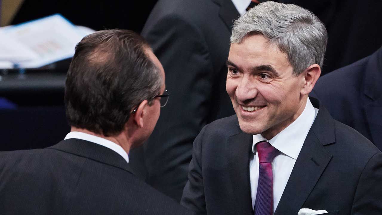 W czwartek Bundestag, czyli pierwsza izba parlamentu Niemiec, wybrał Harbartha w tajnym głosowaniu na sędziego Trybunału Konstytucyjnego (fot. arch. PAP/EPA/HAYOUNG JEON) W czwartek Bundestag, czyli pierwsza izba parlamentu Niemiec, wybrał Harbartha w tajnym głosowaniu na sędziego Trybunału Konstytucyjnego (fot. arch. PAP/EPA/HAYOUNG JEON)