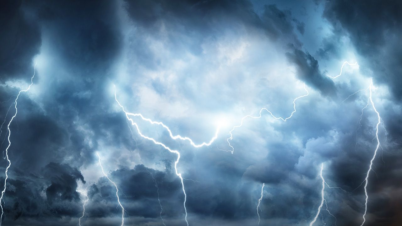 Nad Tatrami rozpętała się gwałtowna burza (fot. Shutterstock/Triff)