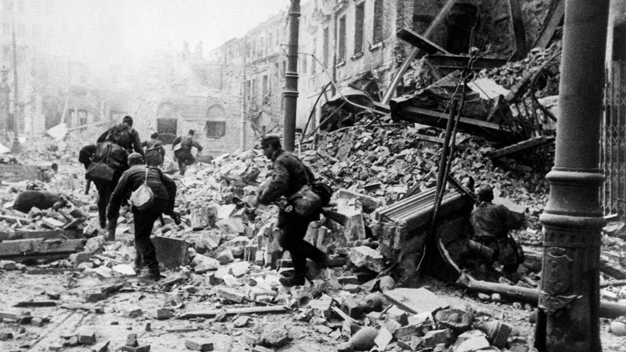 Straty Warszawy w wyniku niemieckich zniszczeń wyliczono na 45 mld dolarów (fot. Schremmer/Galerie Bilderwelt/Getty Images) Straty Warszawy w wyniku niemieckich zniszczeń wyliczono na 45 mld dolarów (fot. Schremmer/Galerie Bilderwelt/Getty Images)
