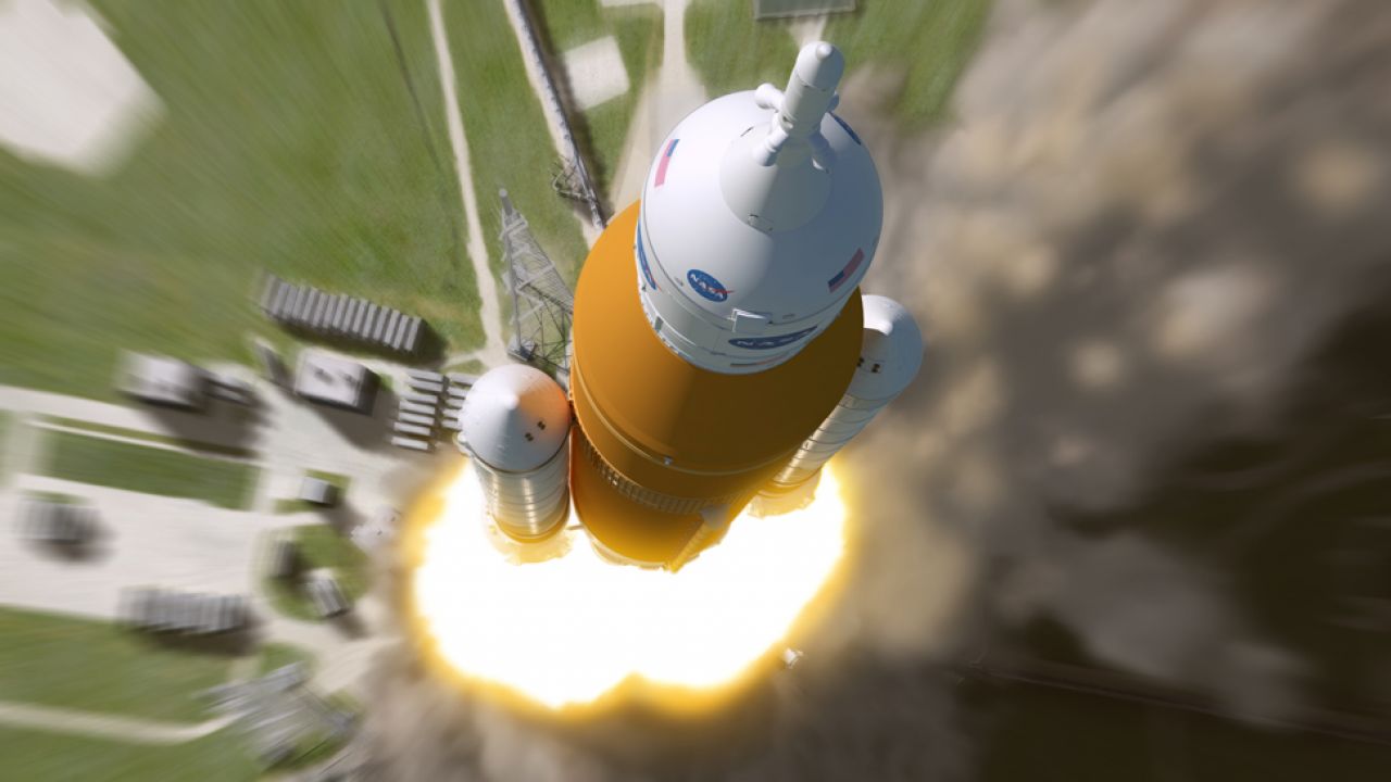 Rakieta SLS ma wynieść statek kosmiczny Orion w załogową misję na Marsa (fot. NASA/MSFC) Rakieta SLS ma wynieść statek kosmiczny Orion w załogową misję na Marsa (fot. NASA/MSFC)