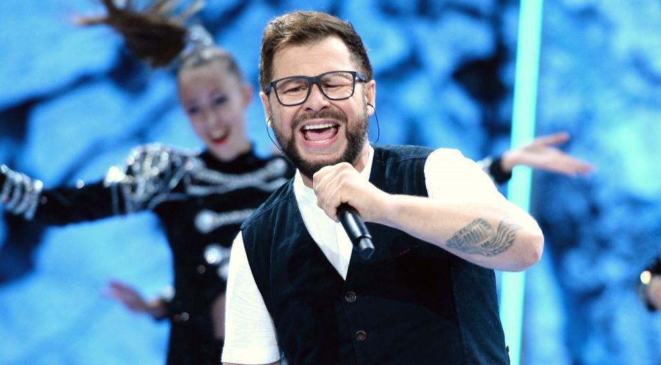 Vigonez Music to muzyczny projekt łączący elementy popu, soulu i R&B. Widzowie w Opolu mogli usłyszeć na wokalu, znanego z trzeciej edycji programu „The Voice of Poland” Michała Malickiego, z drużyny Tomsona i Barona w piosence „Ty jesteś kimś”. Swoją pozytywną energią zarazili opolską publikę (fot. TVP/Jan Bogacz)