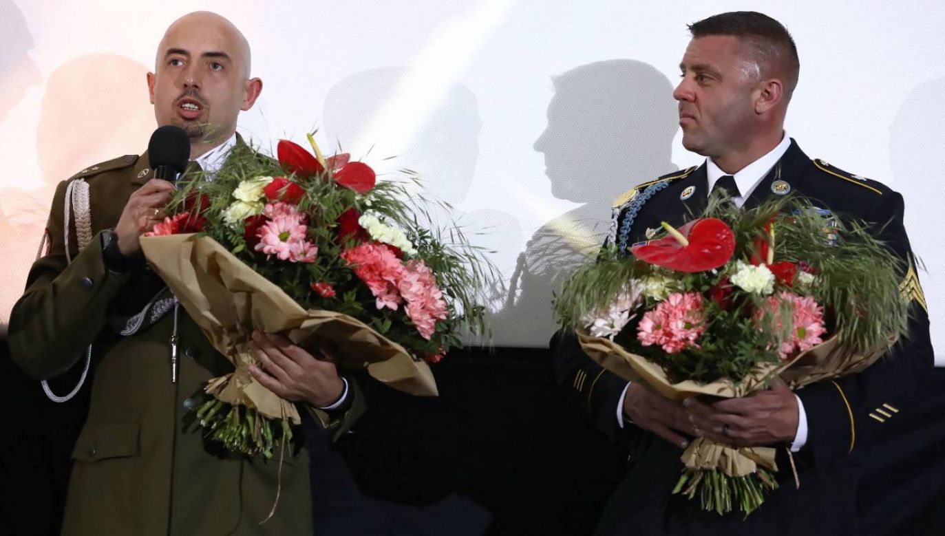 Weterani walk w Afganistanie sierżant Correy Speck (z prawej) oraz ppor. Marcin Kulas (fot. PAP/Tomasz Gzell)