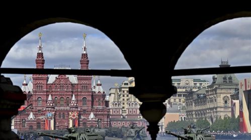 Танки во время военного парада во время празднования 80-летия Победы в Великой Отечественной войне на Красной площади в Москве, Россия. 9 мая 2025 года