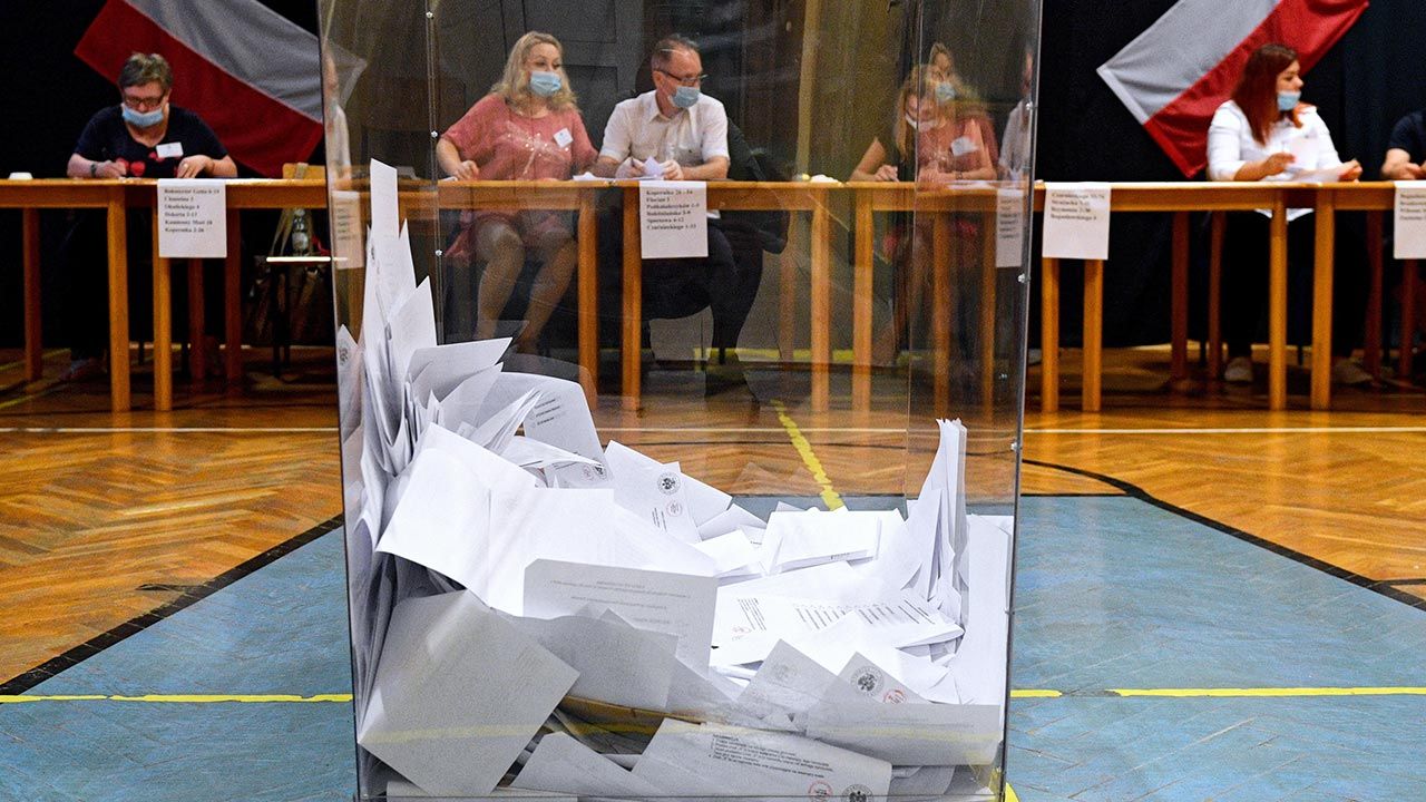 Według eksperta wyniki pierwszej tury wyborów jasno pokazują, że nic nie jest jeszcze przesądzone (fot. PAP/Darek Delmanowicz)