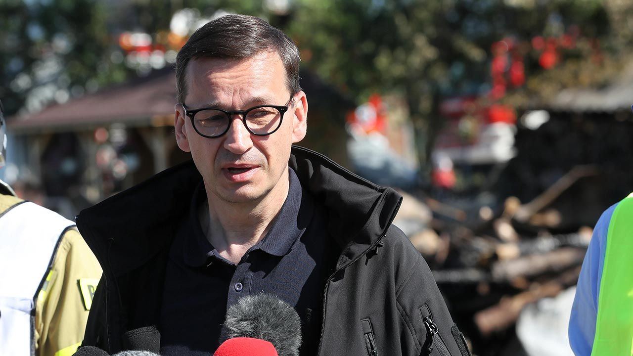 Trąba powietrzna przeszła nad Sądecczyzną (fot. PAP/Grzegorz Momot) Trąba powietrzna przeszła nad Sądecczyzną (fot. PAP/Grzegorz Momot)