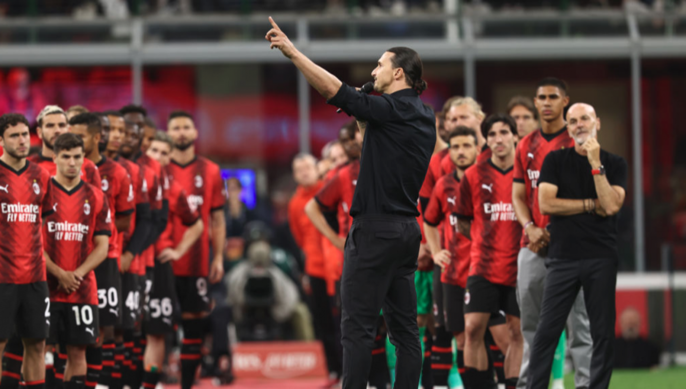 Piłkarze Milanu stworzyli dla swojego kolegi z zespołu specjalny szpaler (fot. Getty Images)