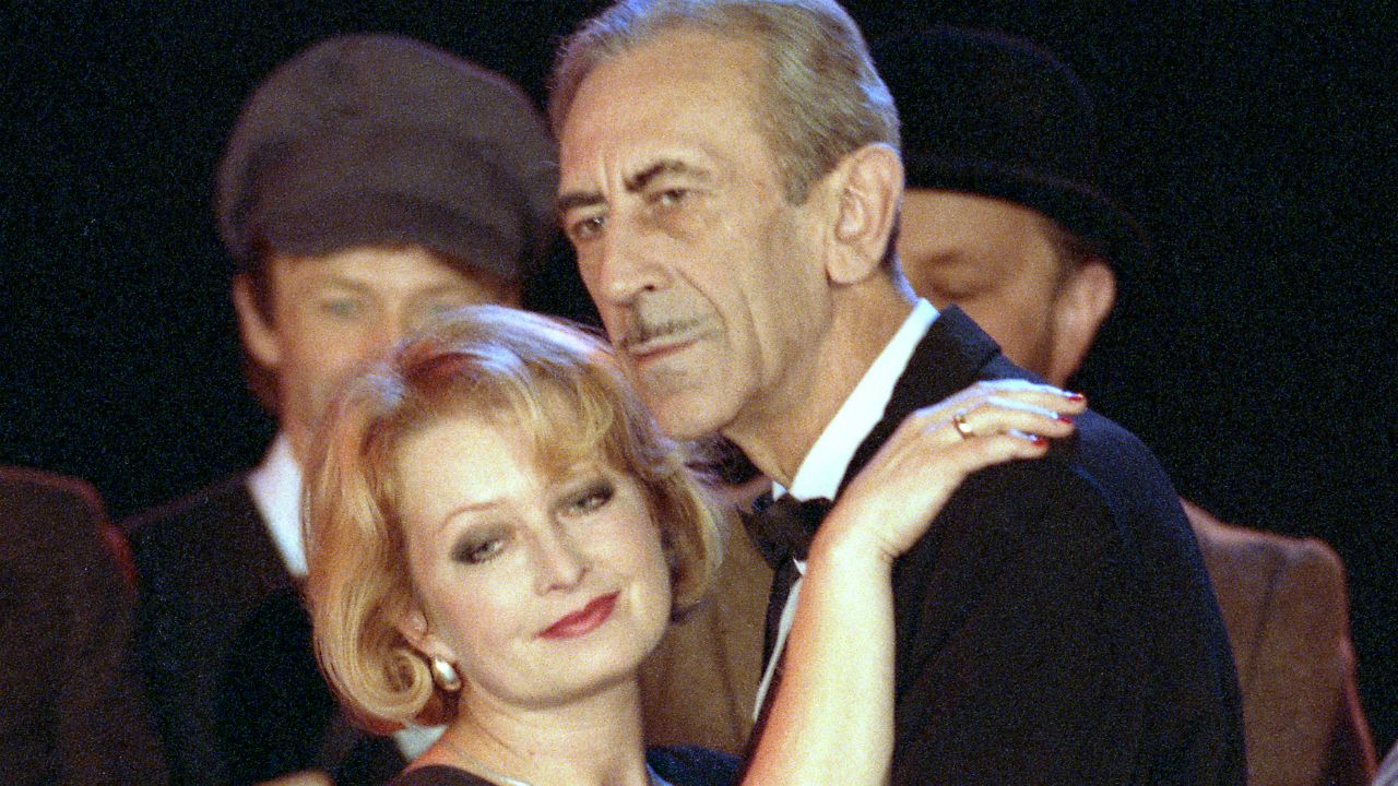 A tutaj z Magdaleną Zawadzką-Holoubek w programie „Każdemu wolno kochać” z 1993 roku (fot. TVP)